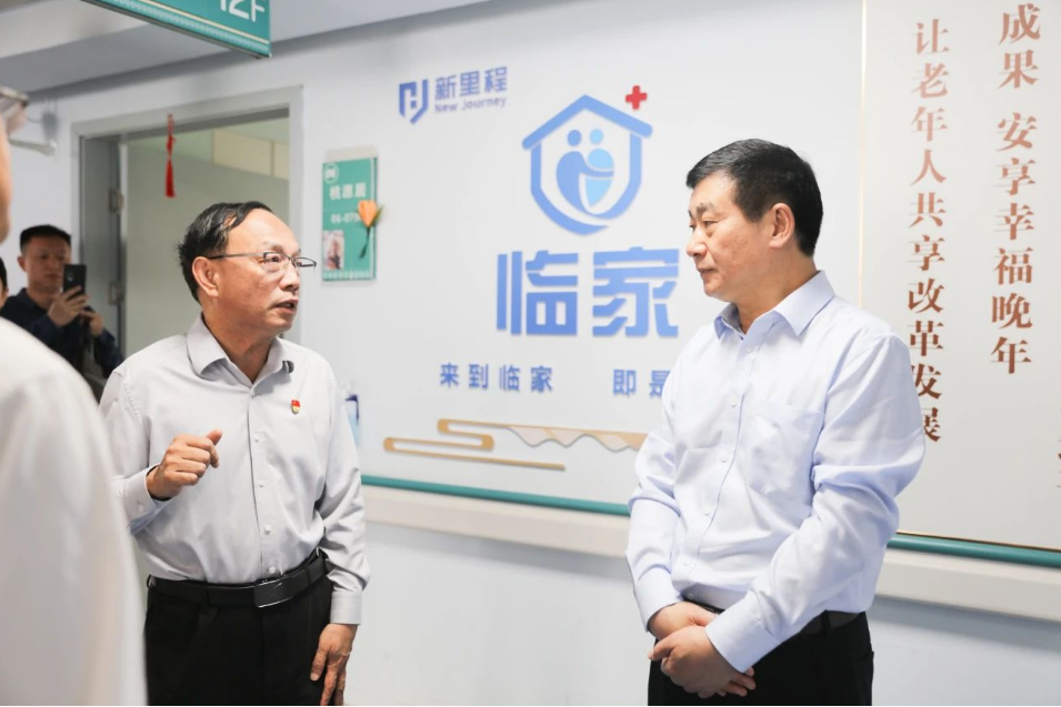 河南省政协、人口资源环境委员会主任阚全程一行莅临洛阳新里程医院参观调研
